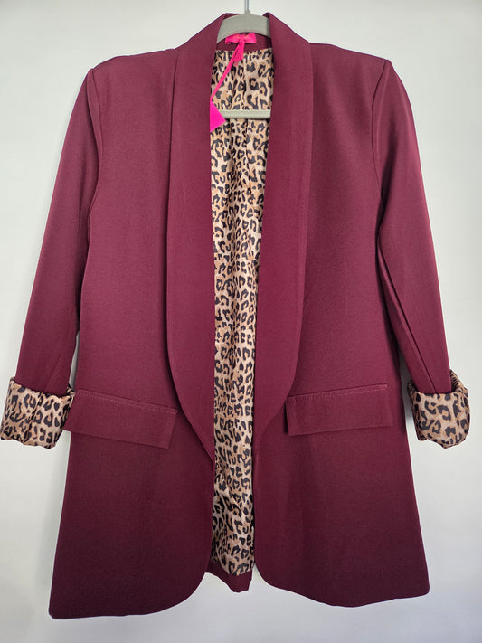 Stylischer Blazer in Bordeaux mit Leodetails